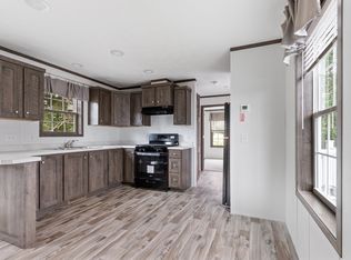 4 Sam St, Acushnet, MA 02743