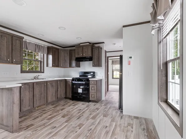 4 Sam St, Acushnet, MA 02743