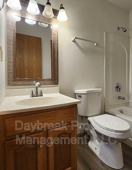 915 7th Ave N #3 — Photo 9