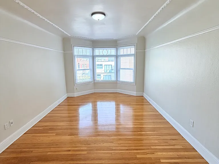 950 Bay St #6 — Photo 1