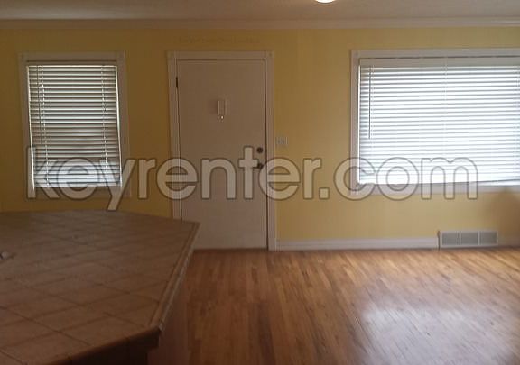 5th image of 2121 S Wellington St