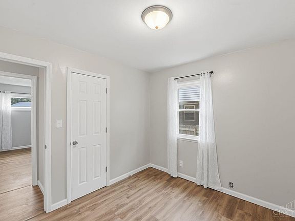 3rd image of 311 Knightsbridge Dr