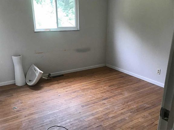 4th image of 1543 Redman Blvd