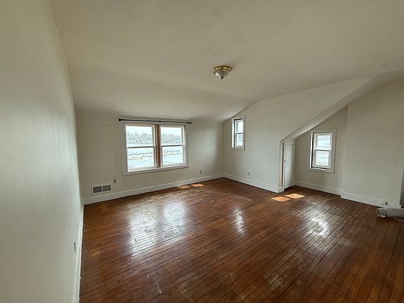 2nd image of 307 W Shore Rd APT 5