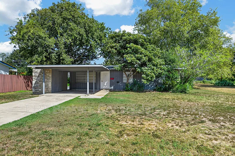3 bed, 1.0 bath, 946 sqft, $1,295 — Photo 2