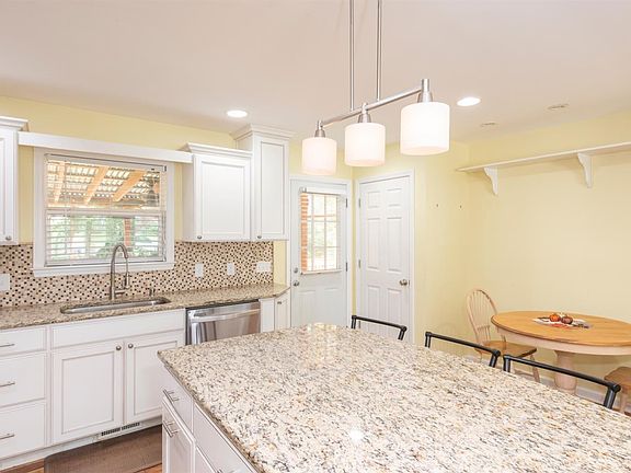 5th image of 3609 Niles Dr