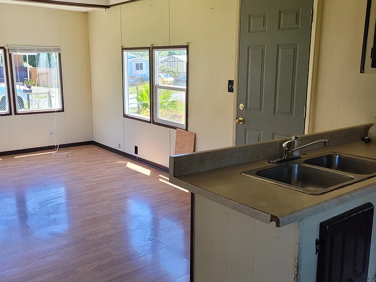 2440 Dodane Ave — Photo 7