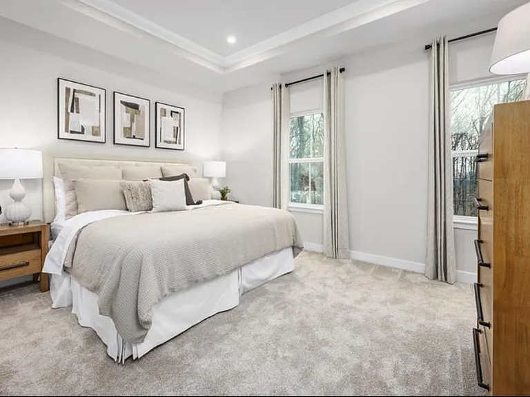 4 Friendship Ct — Photo 13