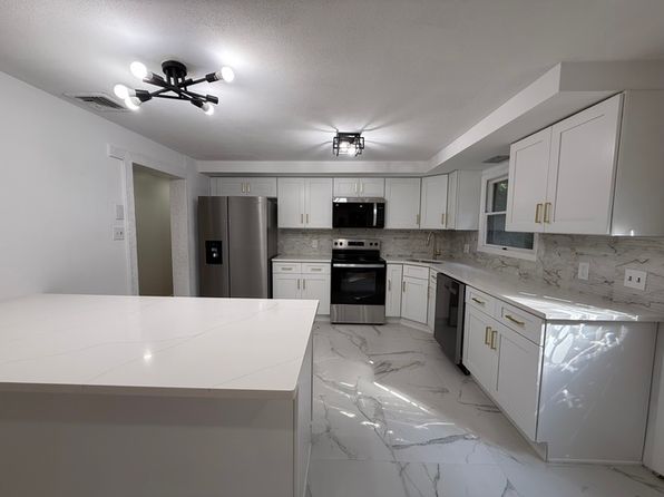 8 Abbott Dr