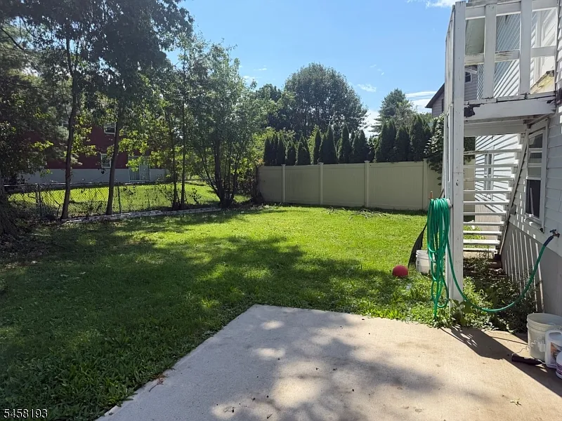 3 bed, 1.5 bath, $3,950 — Photo 2