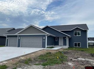 2012 Bluestem Dr, Mankato, MN 56001