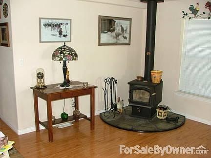 Glass door stove
						:
						Keeps the whole house cozy warm. Quadra-Fire advanced combustion technology
