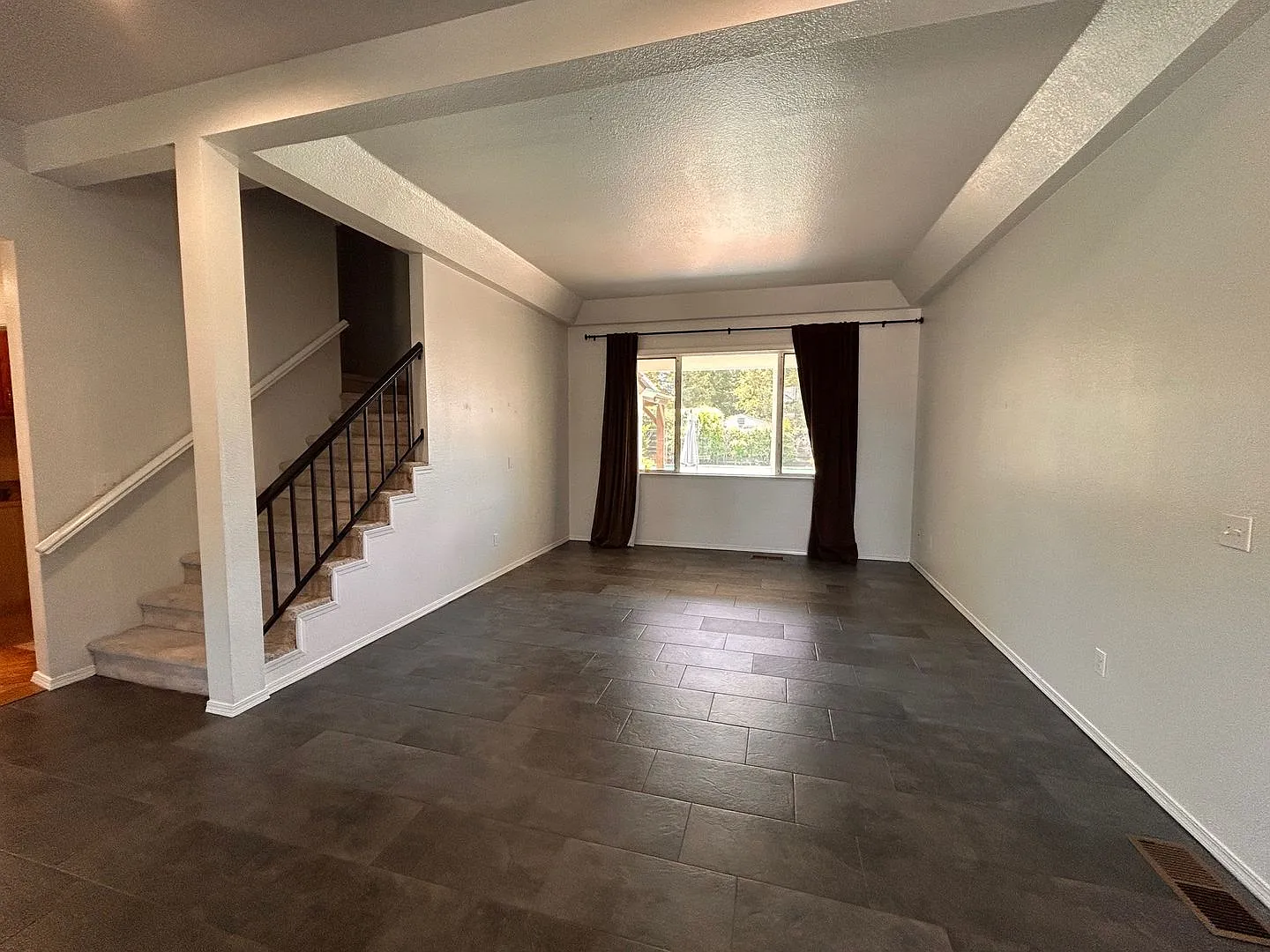 Beautiful home for rent in Visalia! — Photo 4