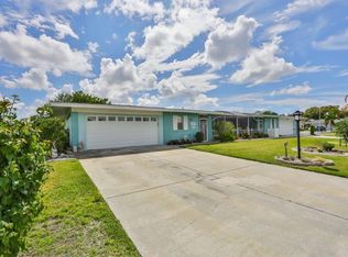 1520 Hartwick Dr, Sun City Center, FL 33573