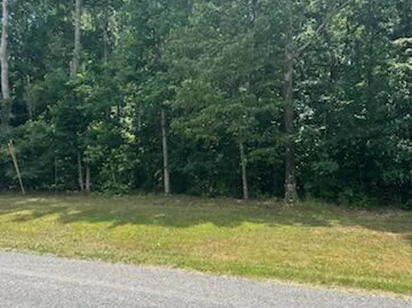 8066 Delaware Dr, Crossville, TN 38572