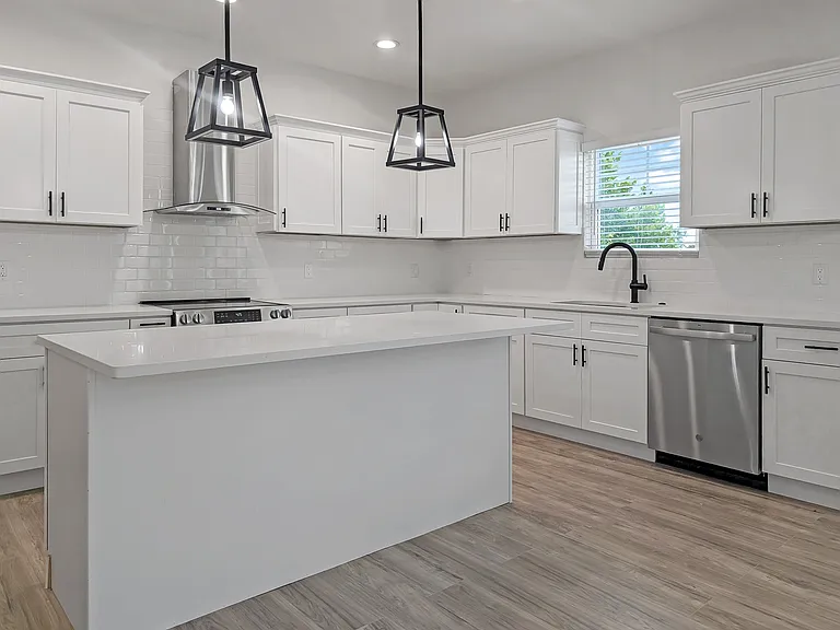 3020 Locust Blossom Cv — Photo 8