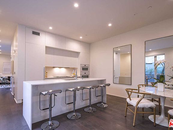 5th image of 935 N San Vicente Blvd #2