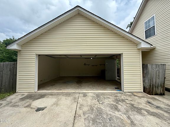 3rd image of 751 Cascade Ln