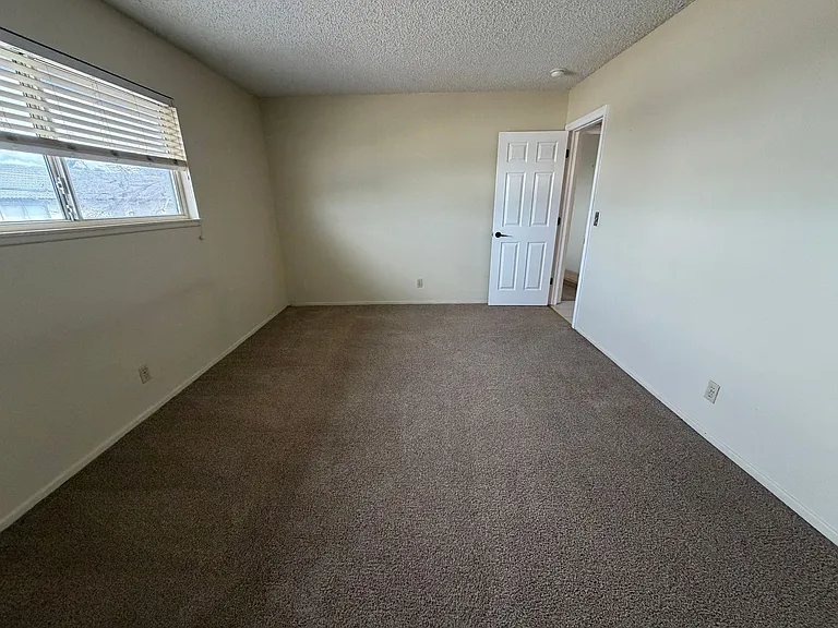 4734 Roberta St #4 — Photo 11