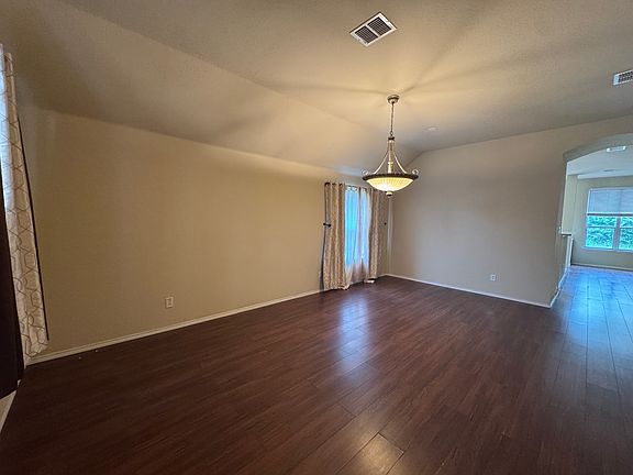 3rd image of 7205 Lake Jackson Dr