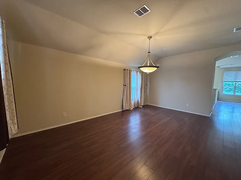 7205 Lake Jackson Dr — Photo 3