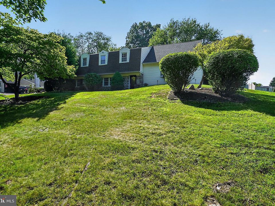1st image of 26 High Point Dr
