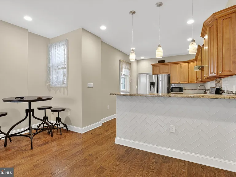 3408 Richmond St — Photo 6