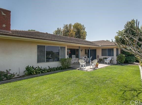 4th image of 15615 Surrey Ln