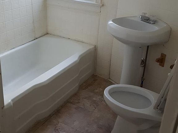 3rd image of 56 Hobart Ave #2