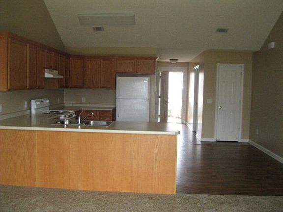 4th image of 513 E Mendell Ave