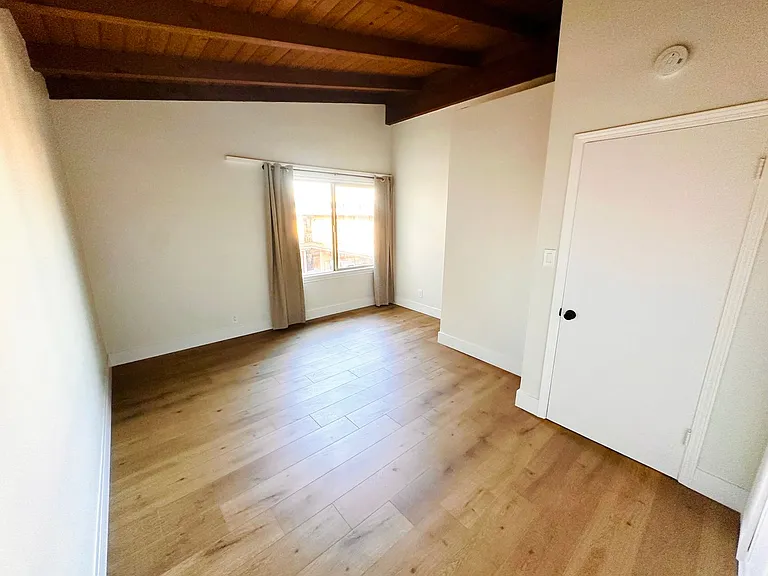 1101 E Grand Ave — Photo 84