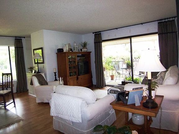 2nd image of 17607 Pomerado Rd Unit 205