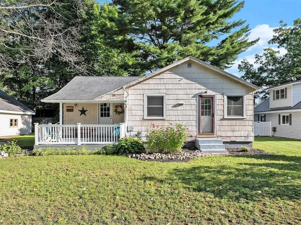 2310 Mohawk Pl, Cadillac, MI 49601