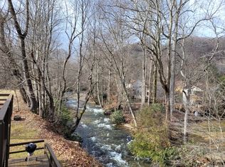 81 Riverside Villa Dr, Maggie Valley, NC 28751