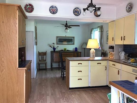 3rd image of 76 E Brook Ln