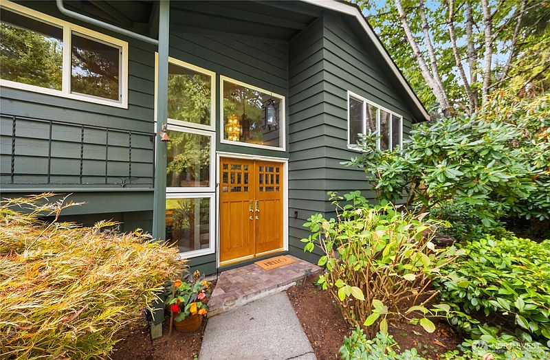 3rd image of 6039 NE 202nd Street