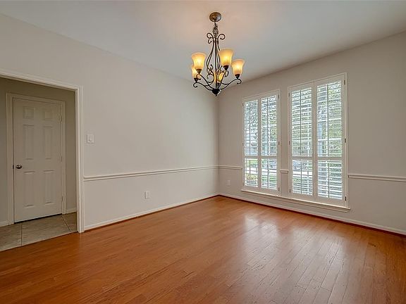 4th image of 11506 Lakewood Place