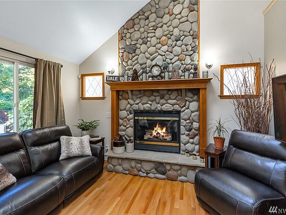 4th image of 1902 80th Ave NE