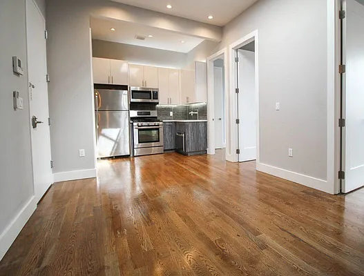 Rented by Evergreen Apartments BK | media 11