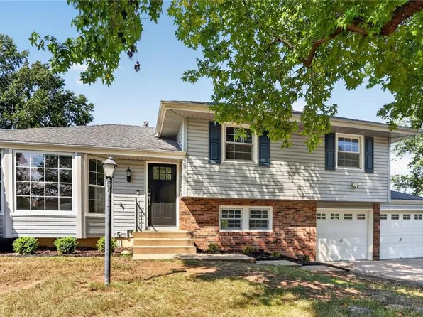 814 NE Mulberry St, Lees Summit, MO 64086