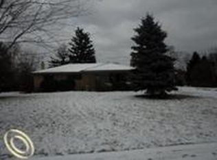 2453 Fred St, Warren, MI 48092