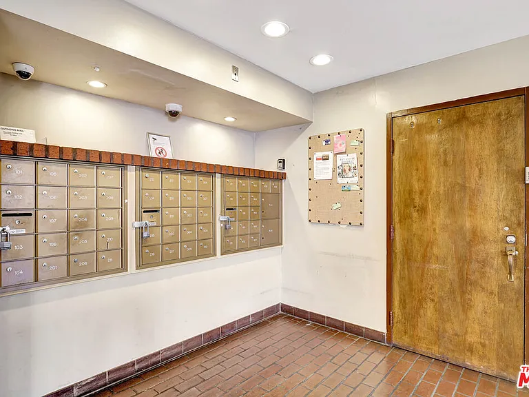 1900 Vine St #103 — Photo 34