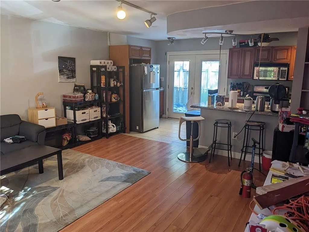 5 bed, 2.0 bath, 1404 sqft, $750 — Photo 3