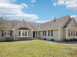 1617 Legend Cir, Waukesha, WI