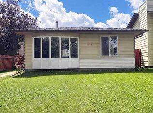 1095 N Berkley Dr NW, Calgary, AB T3K 1S6