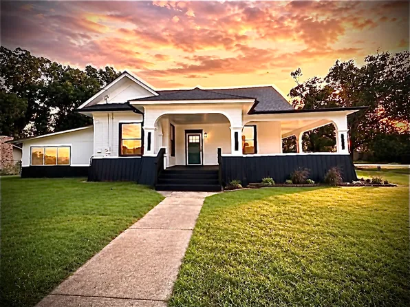 402 E Navasota St, Groesbeck, TX 76642
