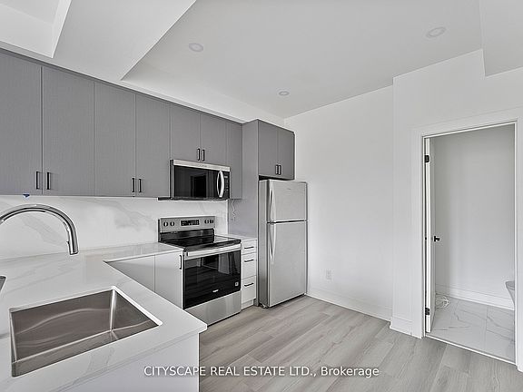4th image of 587 Oakwood Ave #3