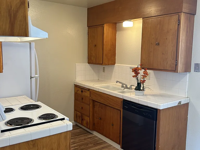 120 E Fairmont Ave #8 — Photo 4
