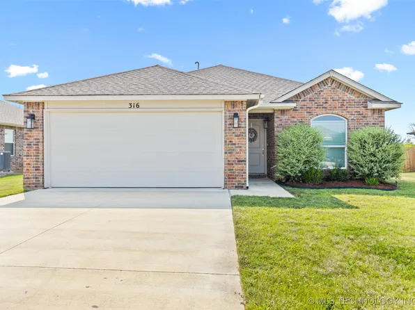 316 S 48th Ct, Broken Arrow, OK 74014