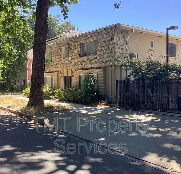 1816 F St #18 — Photo 2